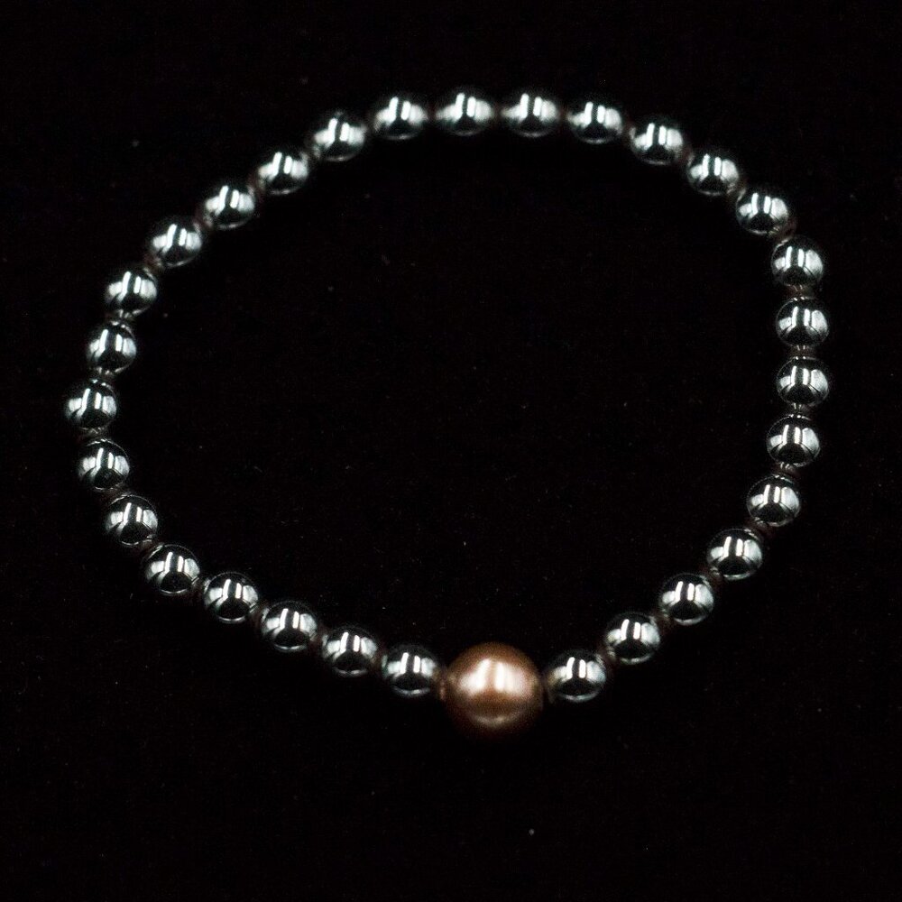 HEMATITE & ANTIQUE BRONZE COLORED CENTER BEAD STRETCH BRACELET -  JBHBSE1